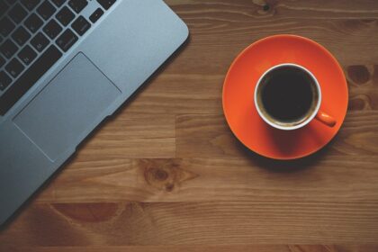 Kunstig intelligens og internet: Hvordan påvirker det vores arbejdsliv?